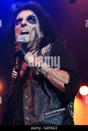 London, UK. 18. Juni 2016.  Alice Cooper Band spielen in der O2 Arena am 18. Juni 2016 in London, England-Kredit-Glamourstock Kredit: Glamourstock/Alamy Live-Nachrichten Stockfoto