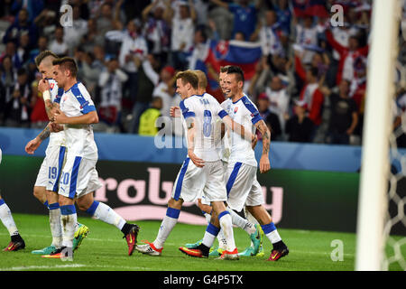Lille, Frankreich. 15. Juni 2016. Marek Hamsik (SVK) Fußball: Marek Hamsik der Slowakei feiert nach seiner Seite das zweite Tor während der UEFA EURO 2016 Gruppe B-Partie zwischen Russland 1-2 Slowakei bei Stade Pierre-Mauroy in Lille, Frankreich. © Aicfoto/AFLO/Alamy Live-Nachrichten Stockfoto