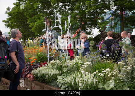 Birmingham, Vereinigtes Königreich. 19. Juni 2016. Der öffentliche Blick auf die verschiedenen Garten zeigt Credit: Steven Reh/Alamy Live News Stockfoto