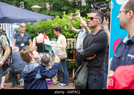 London, UK. 19. Juni 2016. Londoner feierte ungarische Kultur in Victoria Embankment Gardens, London, UK Credit: Neil Cordell/Alamy Live News Stockfoto