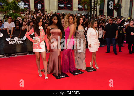 Toronto, Ontario, Kanada. 19. Juni 2016. (L-R) CAMILA CABELLO, NORMANI HAMILTON, DINAH-JANE HANSEN, LAUREN JAUREGUI und ALLY BROOKE der fünften Harmonie kommt bei der 2016 iHeartRADIO MuchMusic Video Awards am MuchMusic HQ im 19. Juni 2016 in Toronto, Kanada. Bildnachweis: Igor Vidyashev/ZUMA Draht/Alamy Live-Nachrichten Stockfoto