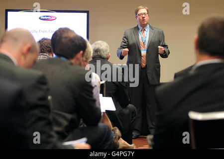 Rugby Expo 2011, Erster Tag, Twickenham. Die Delegierten genießen einen Vortrag von Derek Palmer von Tickets.com Stockfoto