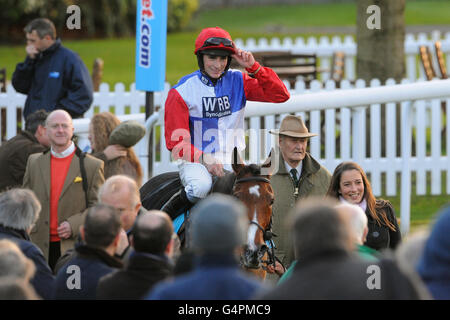 Horse Racing - Prickeln Creek Christmas Festival - Tag eins - Sandown Park Stockfoto