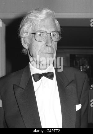 PA Library Foto vom 20.3.1989 : Filmregisseur Charles Crichton bei den British Academy of Film Awards. Charles Crichton, der einige der hellsten Ealing-Komödien machte und für EINEN Fisch namens Wanda auf die große Leinwand zurückkehrte, ist gestorben, sagte seine Familie heute Abend, Dienstag, den 14. September 1999. Er starb zu Hause in South Kensington, West London, im Alter von 89 Jahren, nach einer kurzen Krankheit. Siehe PA Story DEATH Crichton. PA-Fotos (nur in Schwarzweiß verfügbar) Stockfoto