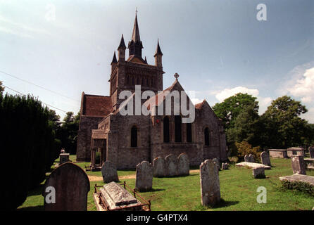 St Mildred's Church, Whippingham, nahe East Cowes, auf der Isle of Wight, wo sich die Gräber der Großeltern des Herzogs von Edinburgh, Prinz Louis von Battenberg und Prinzessin Victoria von Hessen befinden, die der Prinz von Wales auf einem Tagesausflug auf die Insel besucht. Stockfoto