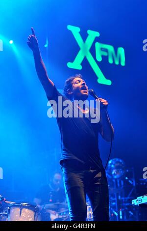 Ben Duffy von Fenech Soler tritt während XFM's Winter Wonderland im O2 Apollo in Manchester auf. Stockfoto