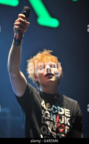 Xfm Winter Wonderland - Manchester. Ed Sheeran tritt während des Winter Wonderland von XFM im O2 Apollo in Manchester auf der Bühne auf. Stockfoto