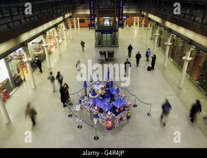 Disney-Origami-Skulptur Stockfoto