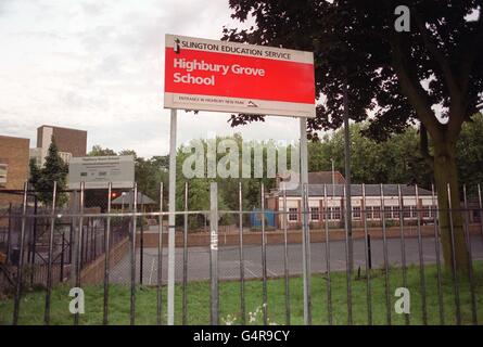 Highbury Grove School in Nord-London, wo ein Teenager und ein 40-jähriger Mann bei einem Messerangriff außerhalb der Schule verletzt wurden. Nach dem Vorfall wurden sie beide ins Krankenhaus gebracht, aber ihre Verletzungen wurden als oberflächlich beschrieben und keiner der beiden musste operiert werden. Stockfoto