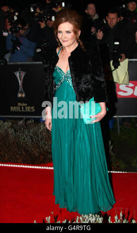 Jennie McAlpine kommt im Imperial war Museum in London für EINE Nacht der Helden: Die Sun Military Awards. Stockfoto