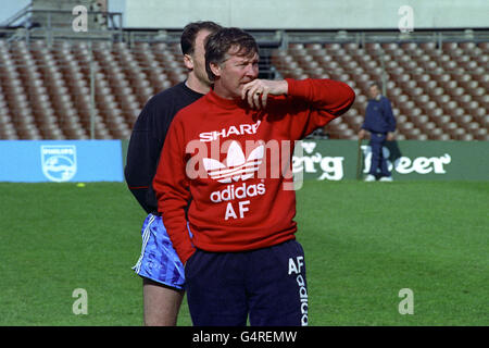 Fußball - Europa-Cup-Gewinner-Cup-Finale - Manchester United Training - Rotterdam, Holland Stockfoto