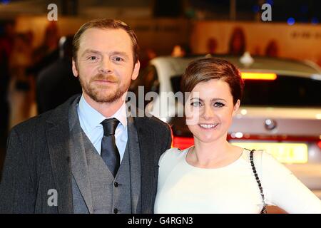 Simon Pegg und Frau Maureen McCann kommen zur britischen Premiere von Mission:Impossible Ghost Protocol im BFI IMAX, Waterloo, London. Stockfoto