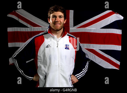 Der britische Liam Phillips während des Fotoalles auf dem Velodrome im Olympic Park, London. DRÜCKEN SIE VERBANDSFOTO. Bilddatum: Dienstag, 13. Dezember 2011. Über 30 Londoner 2012 Hoffnungsträger kamen zusammen, um sich auf die Spiele vorzubereiten. Team 2012, präsentiert von Visa, beschaffung für 1,200 britische Athleten bei www.team-2012.com. Das Foto sollte lauten: Nick Potts/PA Wire Stockfoto