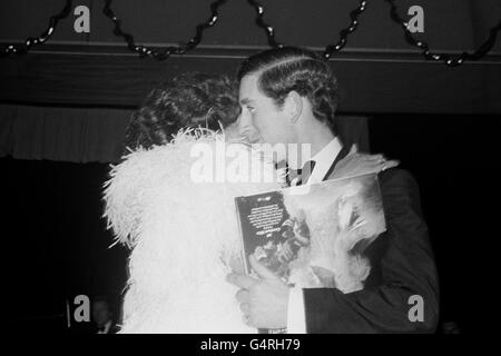 Royalty - Prinz Charles und Shirley Bassey - Double Diamond Charity Kabarett Clubnacht - Caerphilly Stockfoto