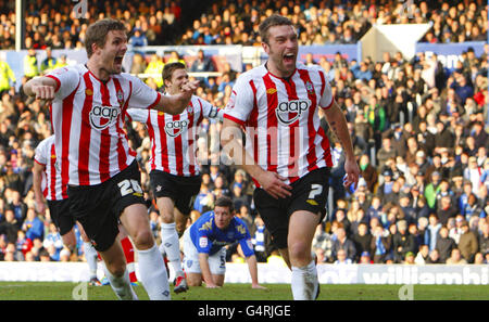 Rickie Lambert aus Southampton feiert das Tor zum Auftakt beim Spiel der npower Football League Championship im Fratton Park in Portsmouth. Stockfoto