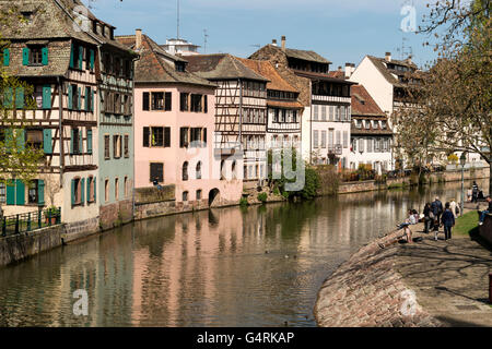 Fachwerkhäuser auf dem Fluss Ill, La Petite France, Straßburg, Elsass, Frankreich Stockfoto