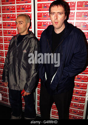 Karl Hyde (L) und Rick Smith von der Tanzband 'Underworld' bei den Ministry Magazine Annual Awards an der Brixton Academy. Stockfoto