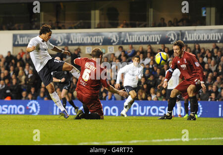 Giovani Dos Santos von Tottenham Hotspur erzielt das dritte Tor seines Teams während des FA Cup-Spiels in der White Hart Lane, London. Stockfoto