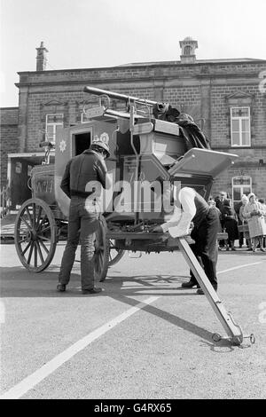 Britische Post - Mail Stagecoach und Postauto - North Yorkshire Stockfoto