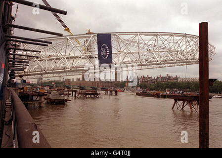 MILLENNIUM Wheel/Lift Stockfoto