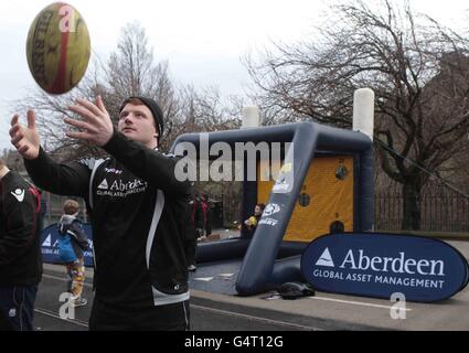 Rugby-Union - 1872 Cup - Edinburgh V Glasgow Warriors - Edinburgh Photocall - Princes Street Stockfoto