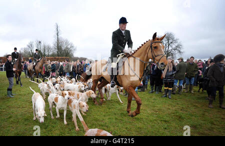 Nach der Weihnachtsjagd. Die Beaufort-Jagd am zweiten Weihnachtsfeiertag trifft sich in der Worcester Lodge, Gloucestershire. Stockfoto