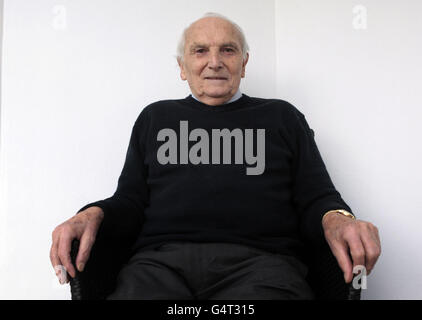 Olympische Spiele 1948 In London. 1948 Olympischer Taucher Sir Peter Heatly in seinem Haus in Edinburgh. Stockfoto