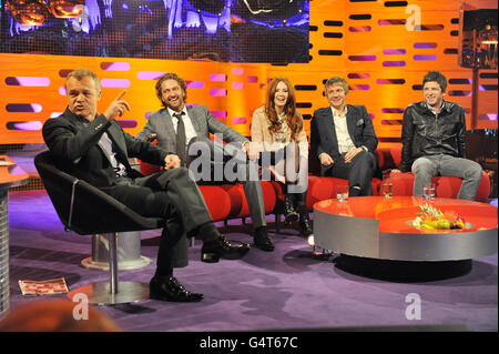 Moderator Graham Norton, Gerard Butler, Karen Gillan, Martin Freeman und Noel Gallagher während der Dreharbeiten zur Graham Norton Show in den Londoner Studios, South London, die am Freitagabend auf BBC One ausgestrahlt werden. Stockfoto