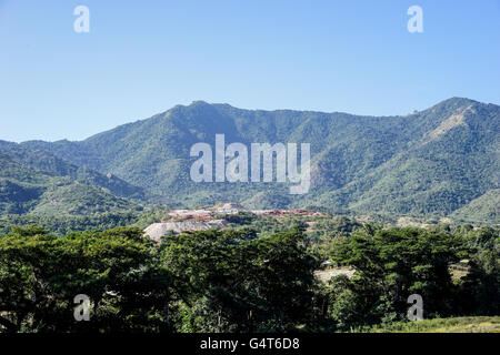 Die Berge rund um El Cobre Mine, Santiago De Cuba. älteste Kupfer mine in Lateinamerika, touristische Attraktion Stockfoto