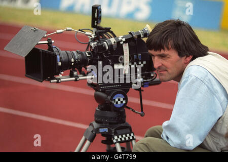 Fußball - Euro 92 - Gruppe B - Schottland gegen Deutschland - Idrottsparken, Norrkoping. FOTOGRAF PETER ROBINSON MIT FILMKAMERA. Stockfoto