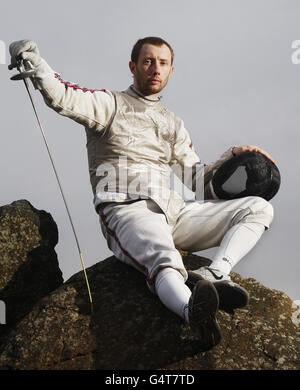 Britisches Olympisches Fechten hoffnungsvoll Keith Cook auf Arthur's Seat in Edinburgh. Stockfoto