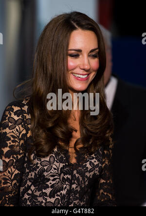 Die Herzogin von Cambridge kommt zur britischen Premiere von war Horse, am Odeon Leicester Square, London. Stockfoto