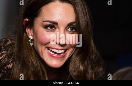 Die Herzogin von Cambridge kommt zur britischen Premiere von war Horse, am Odeon Leicester Square, London. Stockfoto