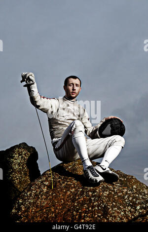 Britisches Olympisches Fechten hoffnungsvoll Keith Cook auf Arthur's Seat in Edinburgh. Stockfoto