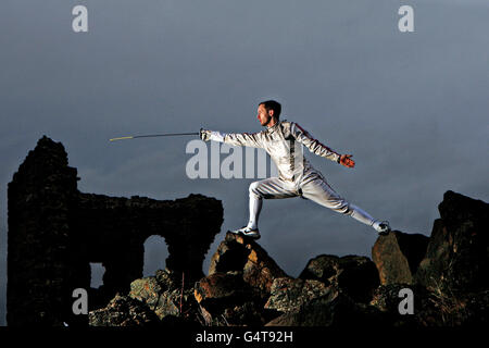 Britisches Olympisches Fechten hoffnungsvoll Keith Cook auf Arthur's Seat in Edinburgh. Stockfoto