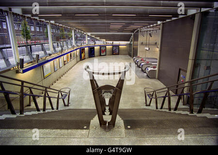 Die von Ian Ritchie Architects entworfene U-Bahn-Station Bermondsey ist nun Teil der Londoner U-Bahn-Erweiterung Jubilee. Stockfoto