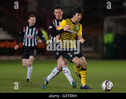 Fußball - Clydesdale Bank Scottish Premier League - Dunfermline V Celtic - East End Park Stockfoto