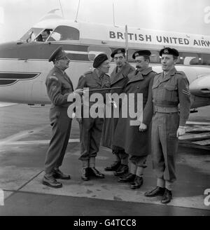 Fernsehen - "Armee-Spiel" - Gatwick Flughafen Stockfoto