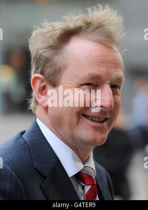 Der irische Taoiseach Enda Kenny kommt bei Thomson Reuters in Canary Wharf, London an, wo er zu Beginn seines Besuchs in Großbritannien eine Rede halten soll. Stockfoto