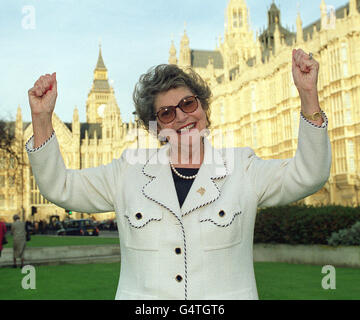 Lady Doreen Miller, die das Rennen für konservative London Bürgermeisteranwärter eingetragen hat. Der Rückzug des ehemaligen Tory-Kandidaten Lord Archer hat die Partei gezwungen, einen erneuten Wettkampf anzuordnen, um ihren Kandidaten zu finden. *11/12/1999 - Es wird berichtet, dass Steve Norris vom Unterausschuss des Auswahlausführenden für die Tory-Parteikandidatur für London Mayor abgelehnt wurde. Stockfoto