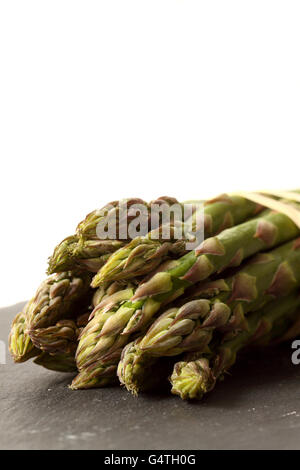 Spargel-Schiefer isoliert Stockfoto