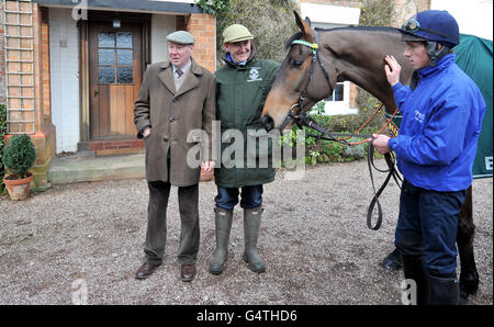 Pferderennen Sie - Donald McCain Stall Besuch - Bank House Stockfoto