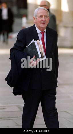 George Carman QC, der den Harrods-Eigentümer Mohamed Al Fayed vertritt, der vor dem High Court im Zentrum von London wegen des anhaltenden Verleumdungsanfalls des ehemaligen konservativen Abgeordneten Neil Hamiton gegen Fayed antrat. Stockfoto