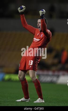 Colin Doyle von Birmingham feiert Wade Elliott, der während des 3. Runde Replays des FA Cup im Molineux, Wolverhampton, das Tor gegen Wolverhampton Wanderers gewann. Stockfoto