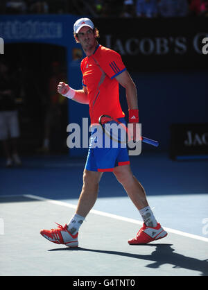 Der britische Andy Murray feiert den Sieg des japanischen Kei Nishikori am zehnten Tag der Australian Open 2012 im Melbourne Park in Melbourne, Australien. Stockfoto