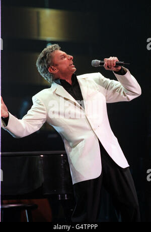 Barry Manilow Wembley. Barry Manilow bei einem Konzert im Wembley Stadium. Stockfoto