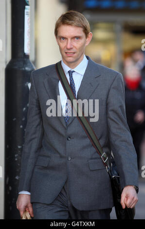 Der ehrenwerte James Murray, 41, der Sohn des Earl of Mansfield, kommt nach dem Mittagessen wieder am Oxford Crown Court an, wo ihm vorgeworfen wird, ein 16-jähriges Mädchen vergewaltigt zu haben. Stockfoto