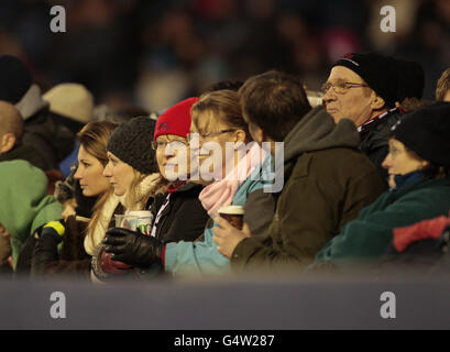 Rugby Union - Heineken Cup - Pool 2 - Edinburgh Rugby gegen London Irish - Murrayfield Stadium. Fans während des Heineken Cup Pool Two-Spiels in Murrayfield, Edinburgh. Stockfoto