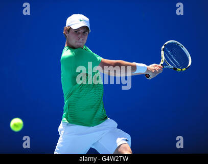 Der britische Luke Bambridge im Einsatz gegen den japanischen Kaichi Uchida am 9. Tag der Australian Open 2012 im Melbourne Park in Melbourne, Australien. Stockfoto