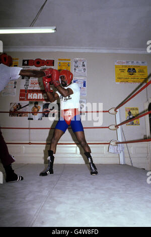 Boxen - Licht der WBC-Titel im Mittelgewicht - Maurice Hope - Training - Royal Oak Gymnasium Stockfoto